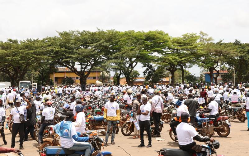 Meeting de soutien  syndicats des transporteurs et des motomans au Président-candidat