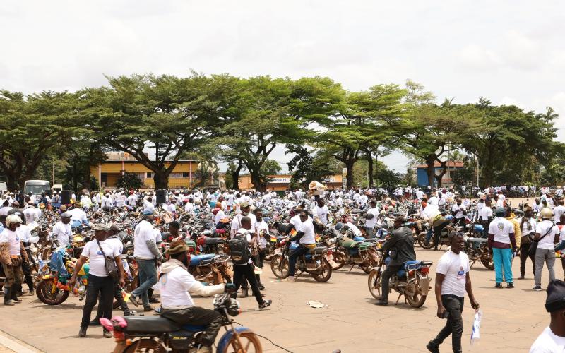 Meeting de soutien  syndicats des transporteurs et des motomans au Président-candidat