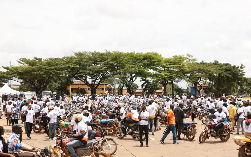 Meeting de soutien  syndicats des transporteurs et des motomans au Président-candidat