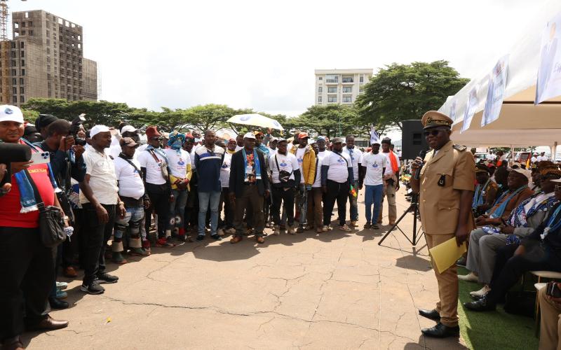 Meeting de soutien  syndicats des transporteurs et des motomans au Président-candidat