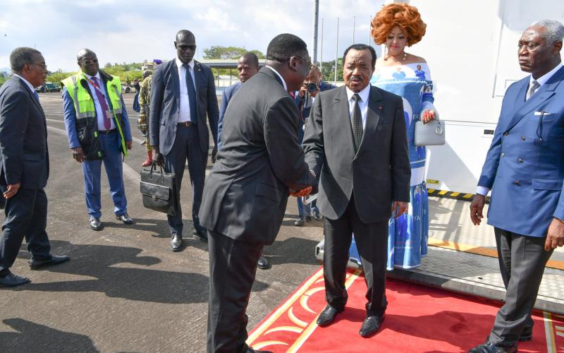 Retour du Couple Présidentiel à Yaoundé